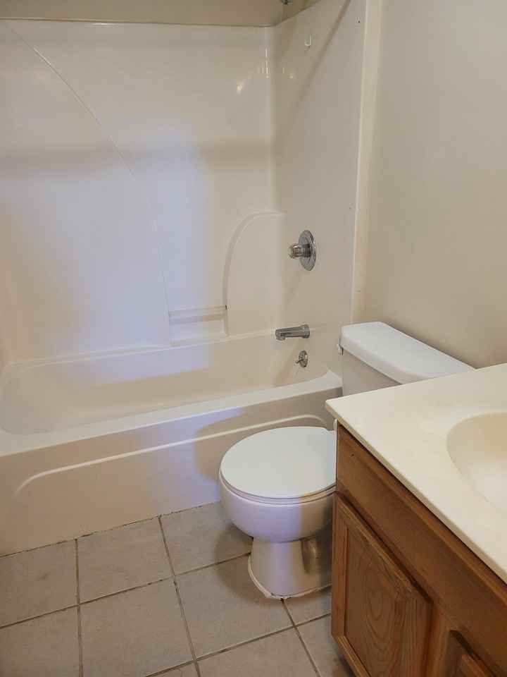 321 E Mill St Apt 2 #2 - Photo 5 of 8