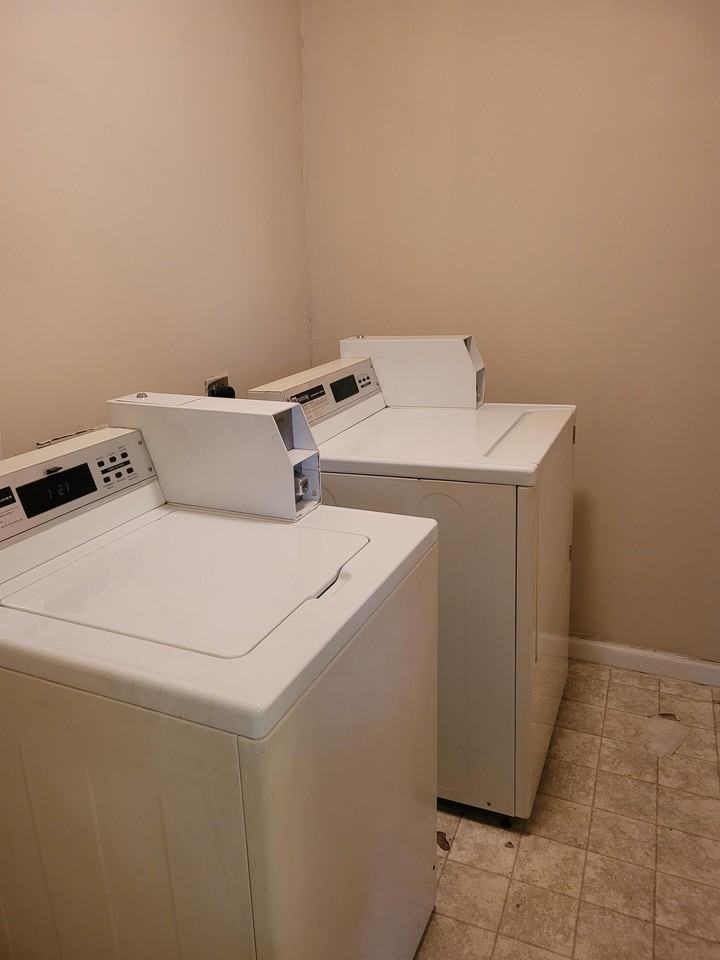 321 E Mill St Apt 2 #2 - Photo 6 of 8