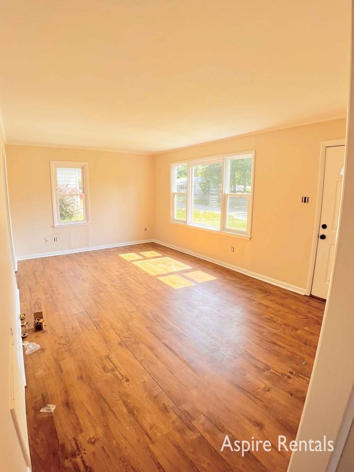 805 Jewell Ave #805 - Photo 2 of 11