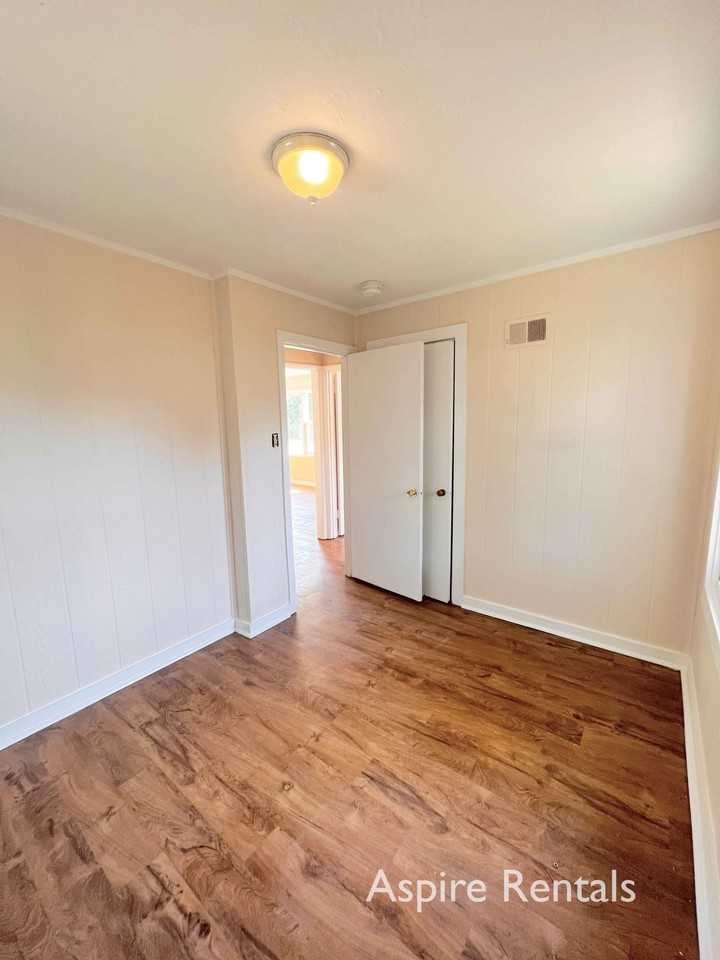 805 Jewell Ave #805 - Photo 3 of 11