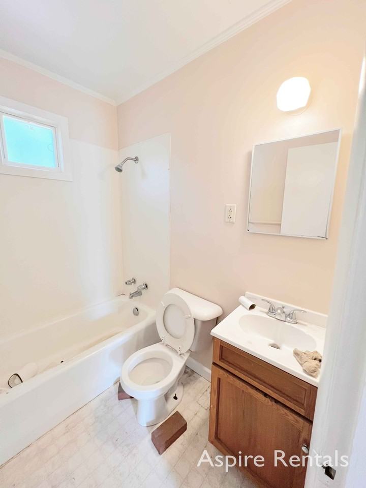 805 Jewell Ave #805 - Photo 4 of 11