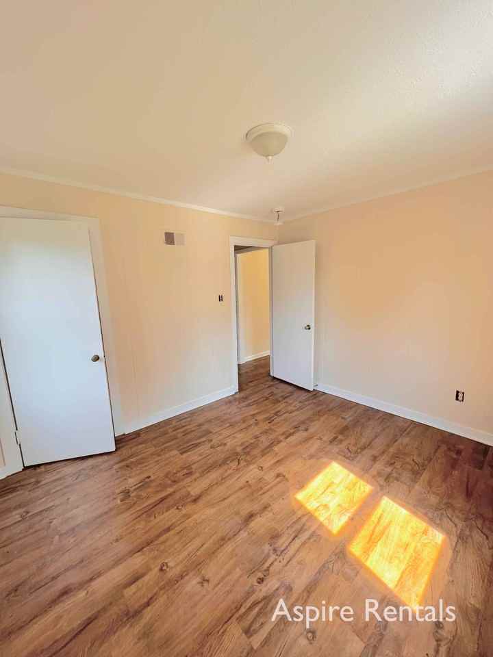 805 Jewell Ave #805 - Photo 7 of 11