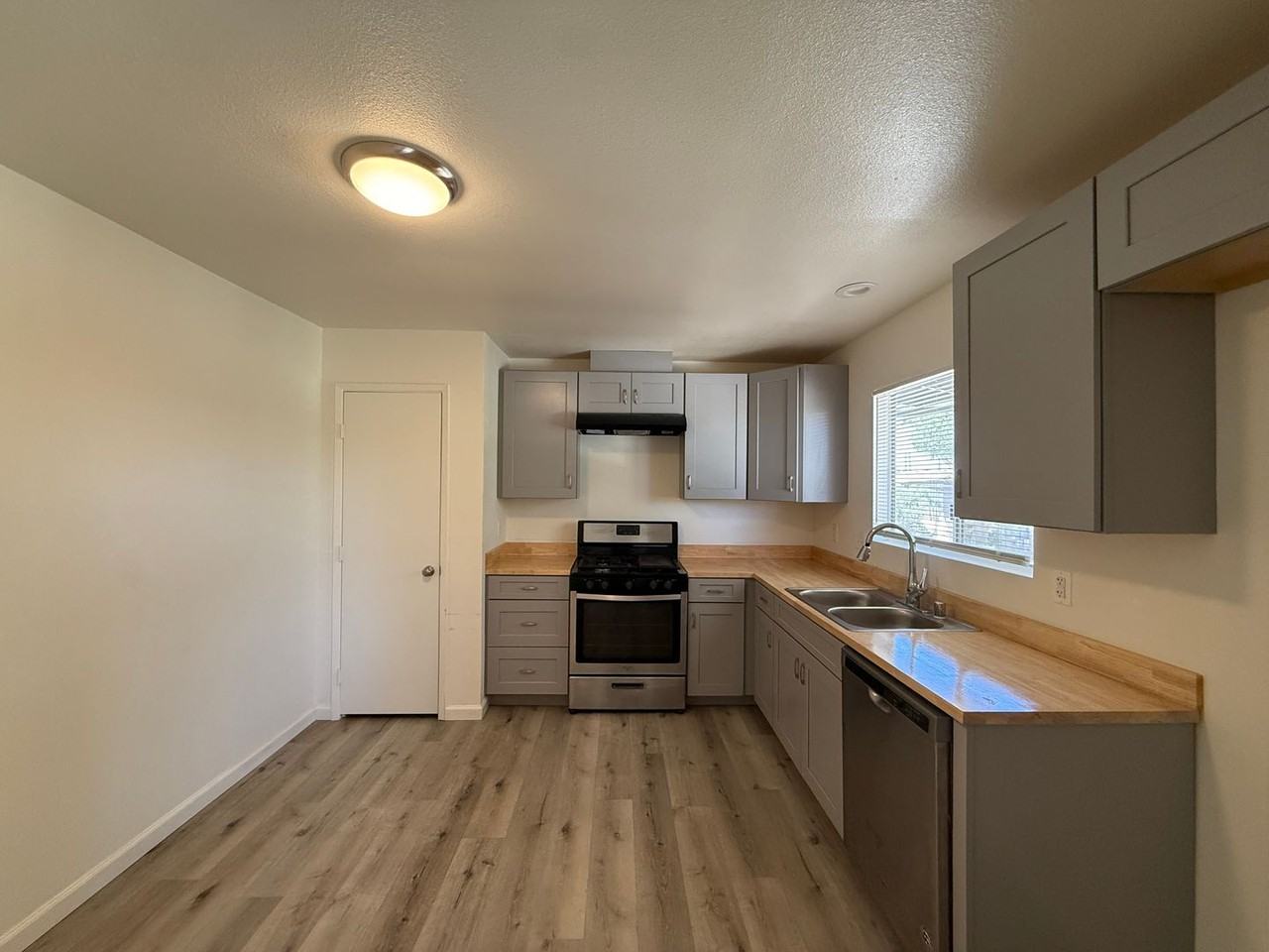 524 E Avenue Q12 #16 - Photo 5 of 14