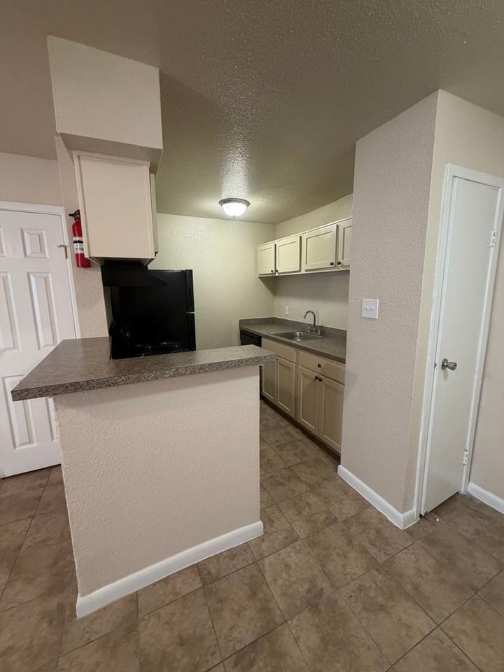 Bellaire Silk Apartments - Photo 3 of 22