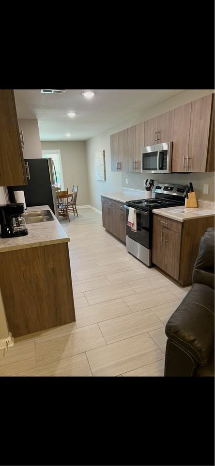 210 Oak Ct #210 - Photo 3 of 7