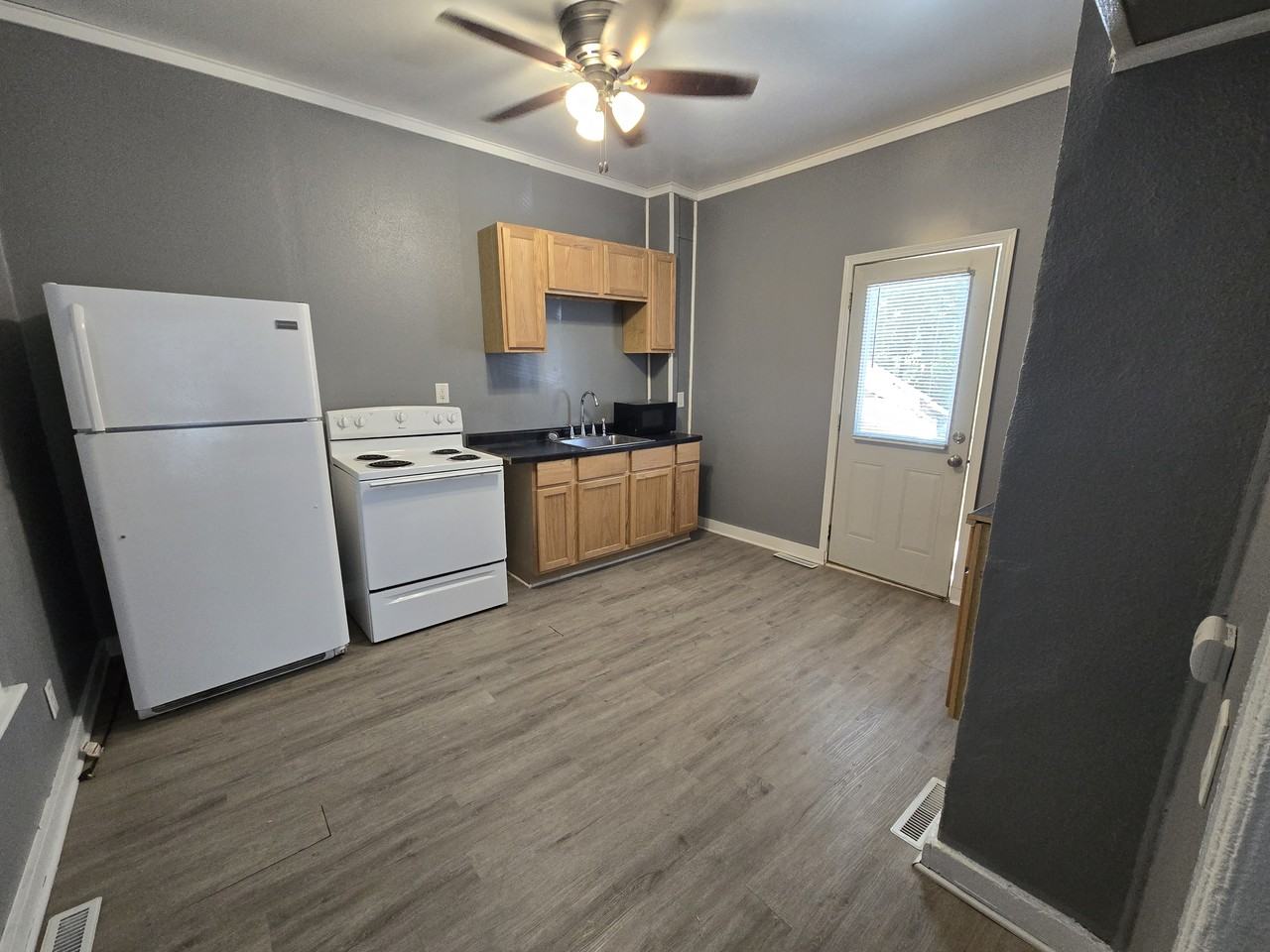 814 N Cherry St #3 - Photo 5 of 7