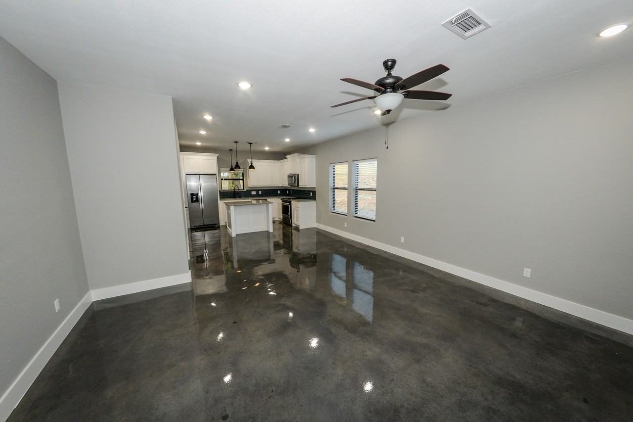 612 E Shepherd St #1 - Photo 3 of 41