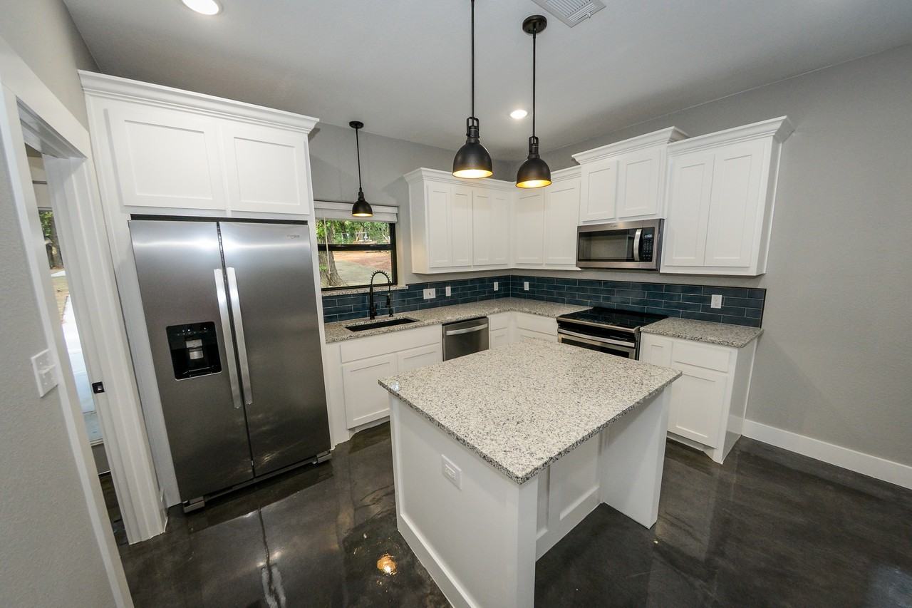 612 E Shepherd St #1 - Photo 5 of 41