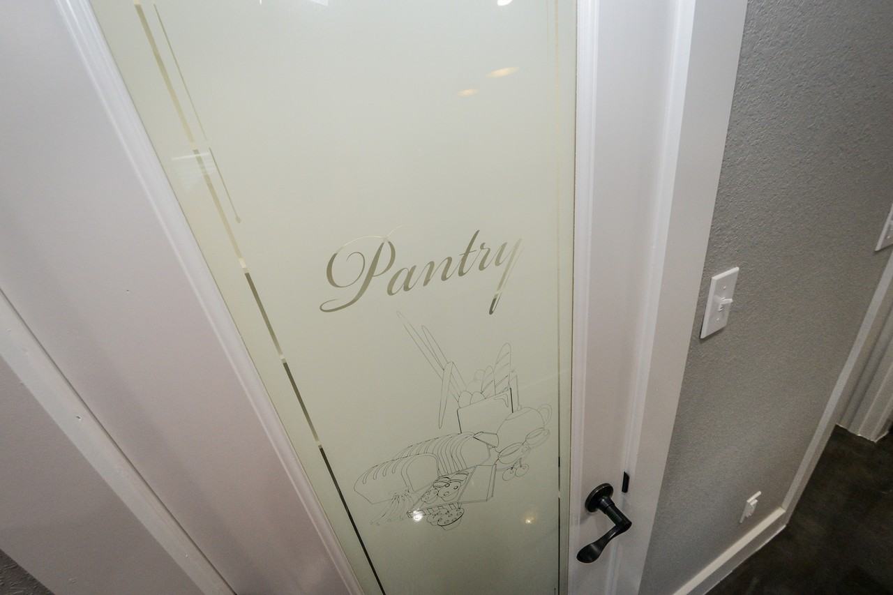 612 E Shepherd St #1 - Photo 6 of 41