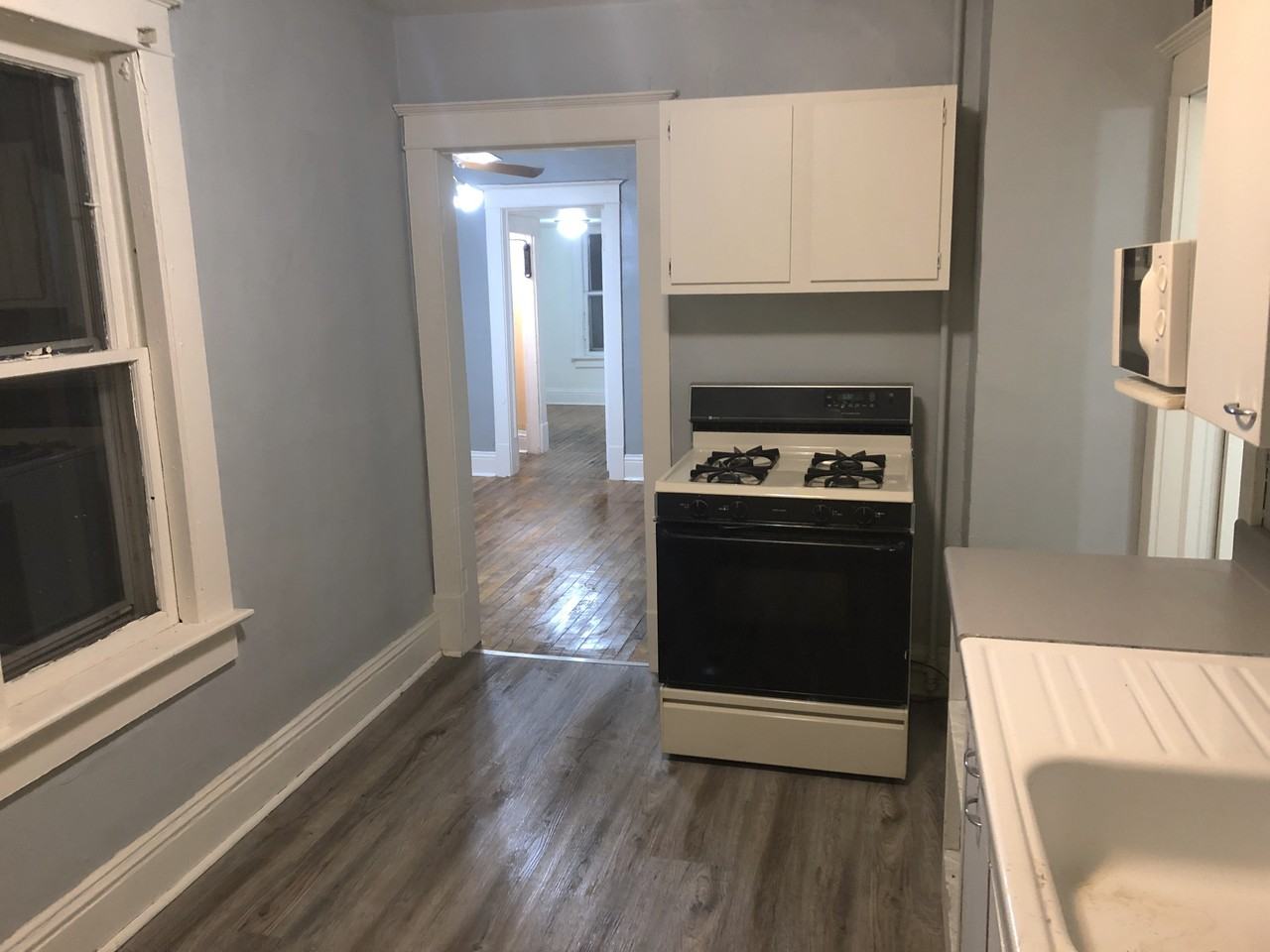 927 1/2 Plumer St #2 - Photo 2 of 9
