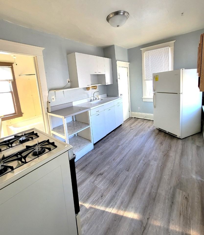 927 1/2 Plumer St #2 - Photo 3 of 9