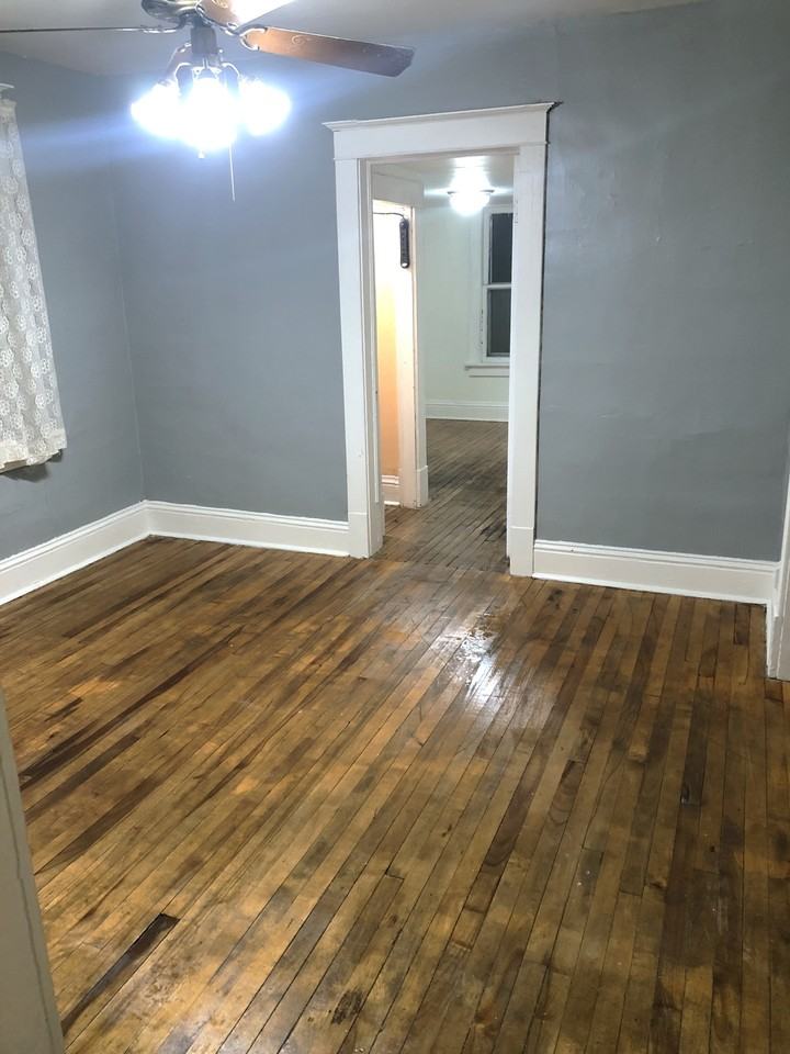 927 1/2 Plumer St #2 - Photo 4 of 9