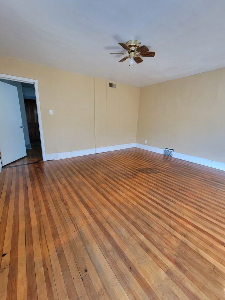 927 1/2 Plumer St #2 - Photo 6 of 9