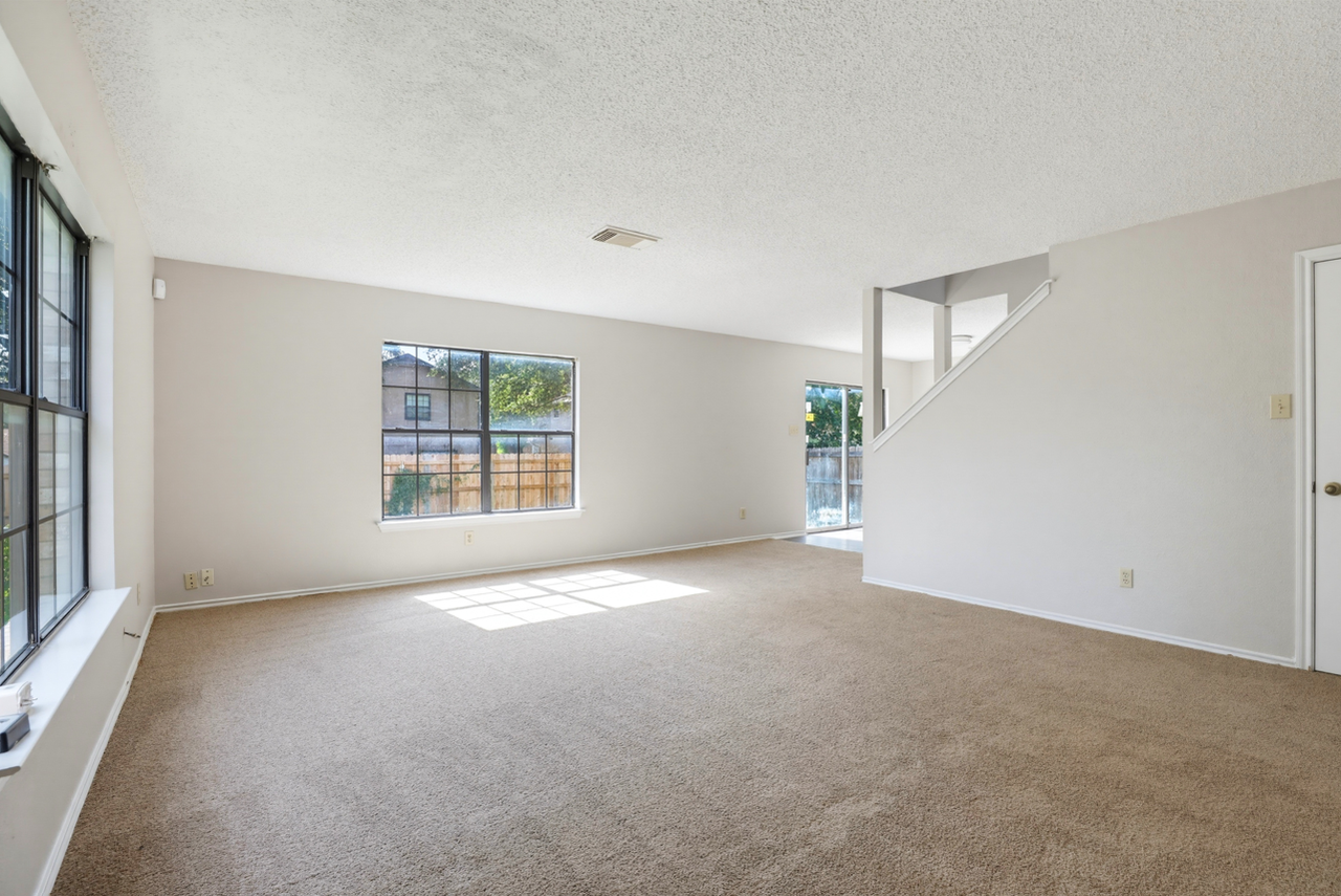 13922 Villa Camino - Photo 3 of 17