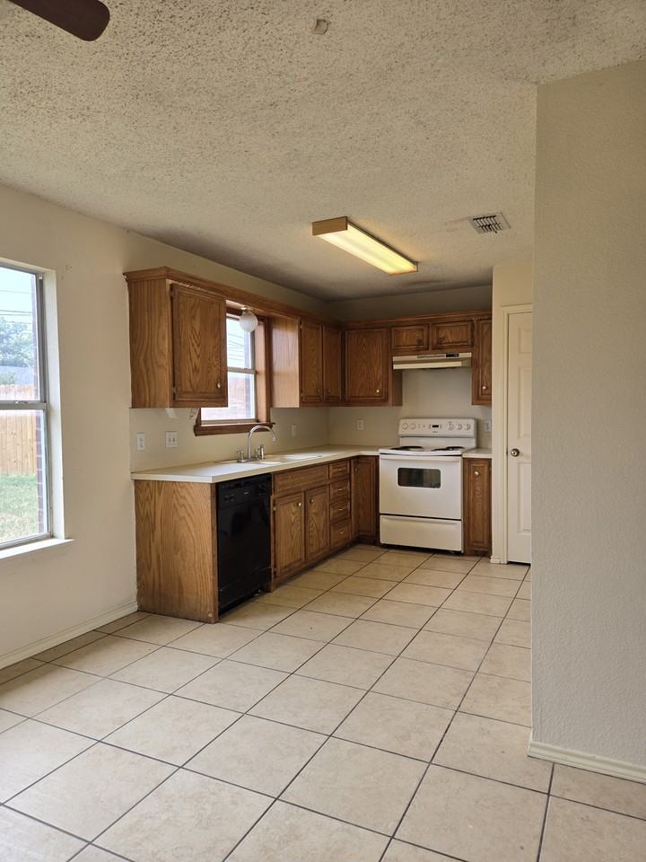 6311 31st St #1 - Photo 2 of 12