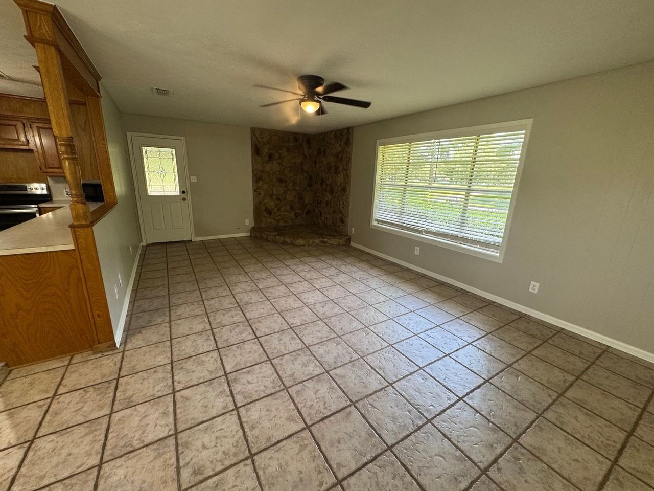 8174 Farm Road 1402 - Photo 2 of 19