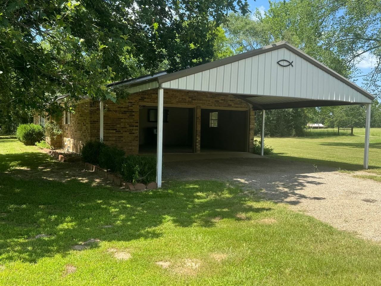 8174 Farm Road 1402 - Photo 3 of 19