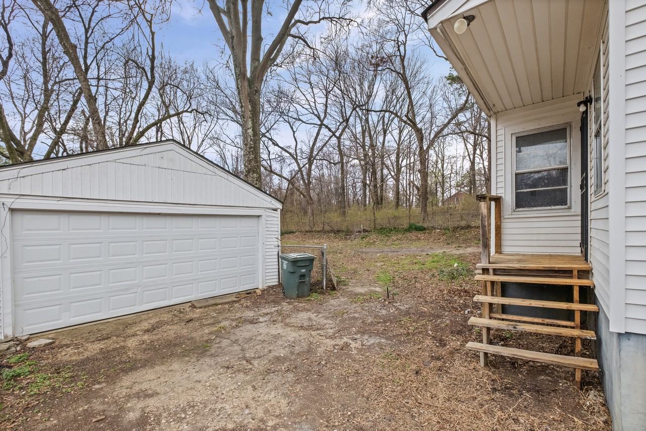 2185 Slocum Ave #1 - Photo 4 of 20