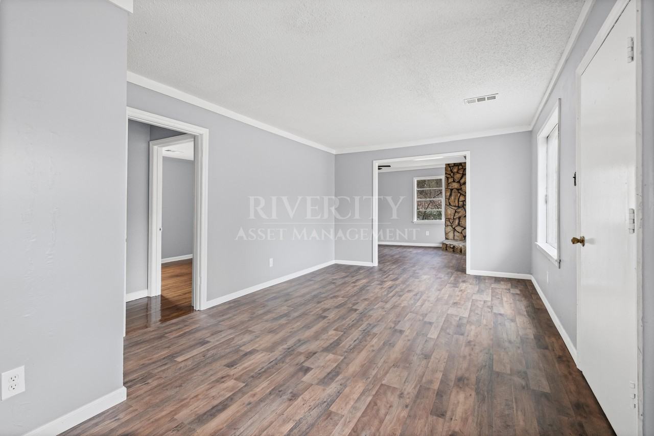 2185 Slocum Ave #1 - Photo 7 of 20