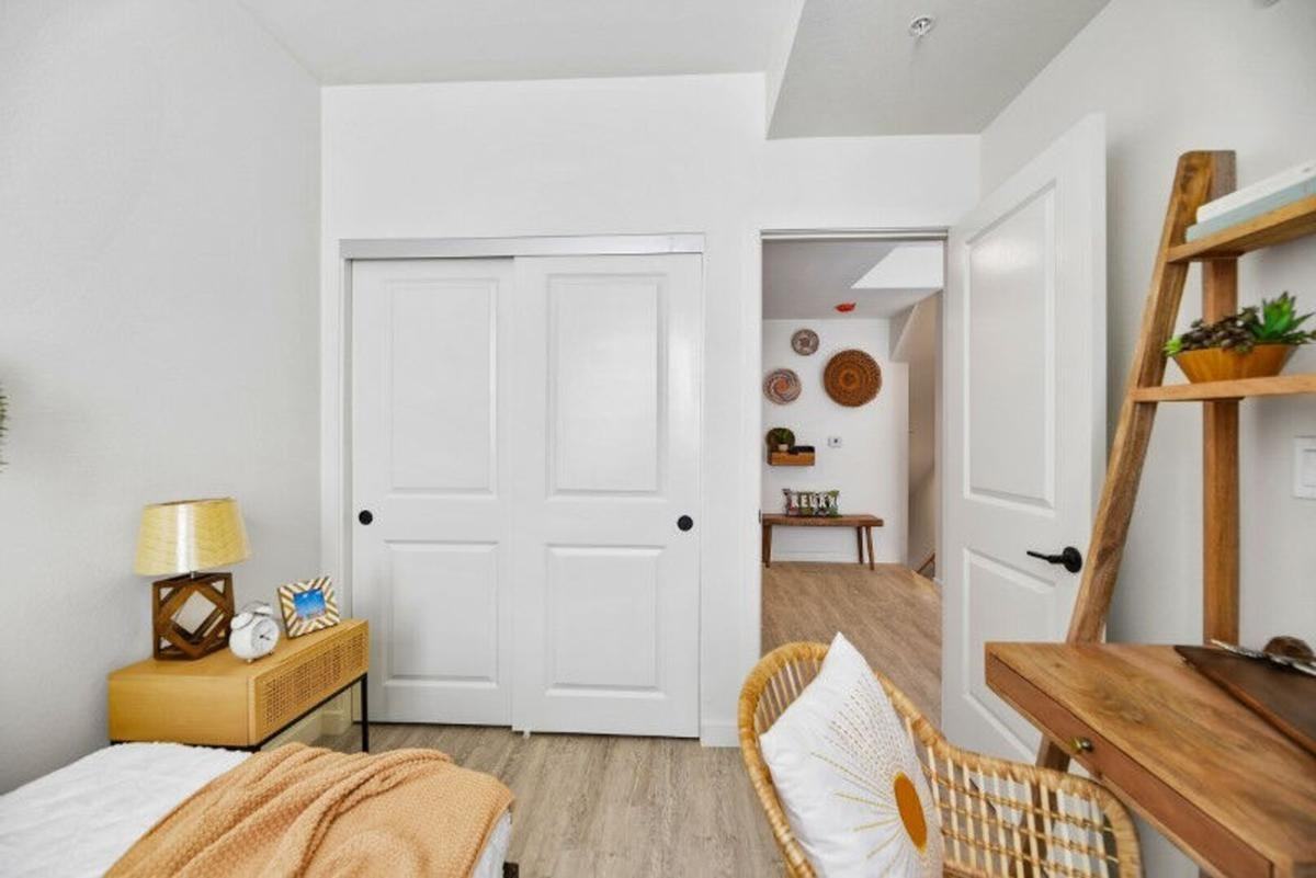 2915 E St - Photo 2 of 43