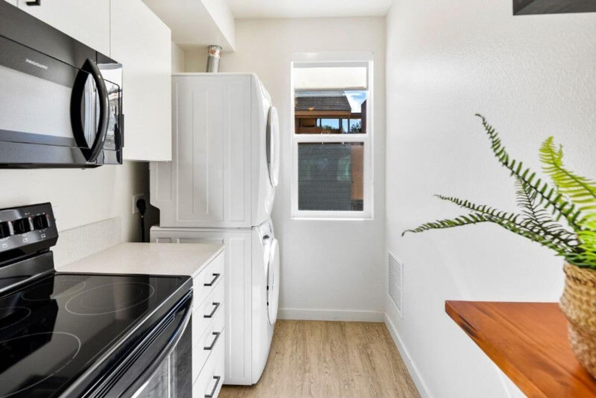 2915 E St - Photo 6 of 43