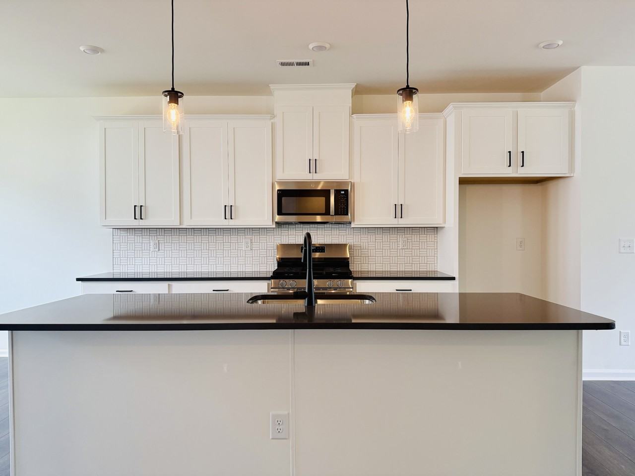 1736 Blanche St #1 - Photo 4 of 16