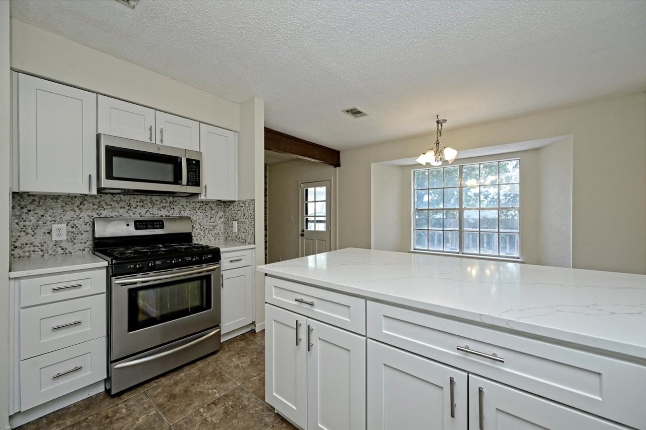 6509 Skycrest Dr - Photo 3 of 10