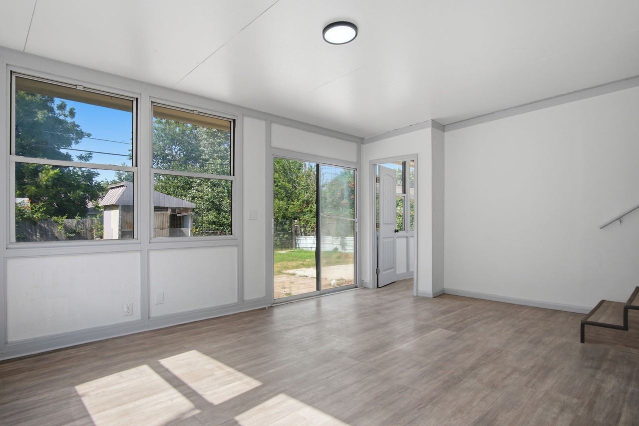 549 E Ercoupe Dr #1 - Photo 2 of 33