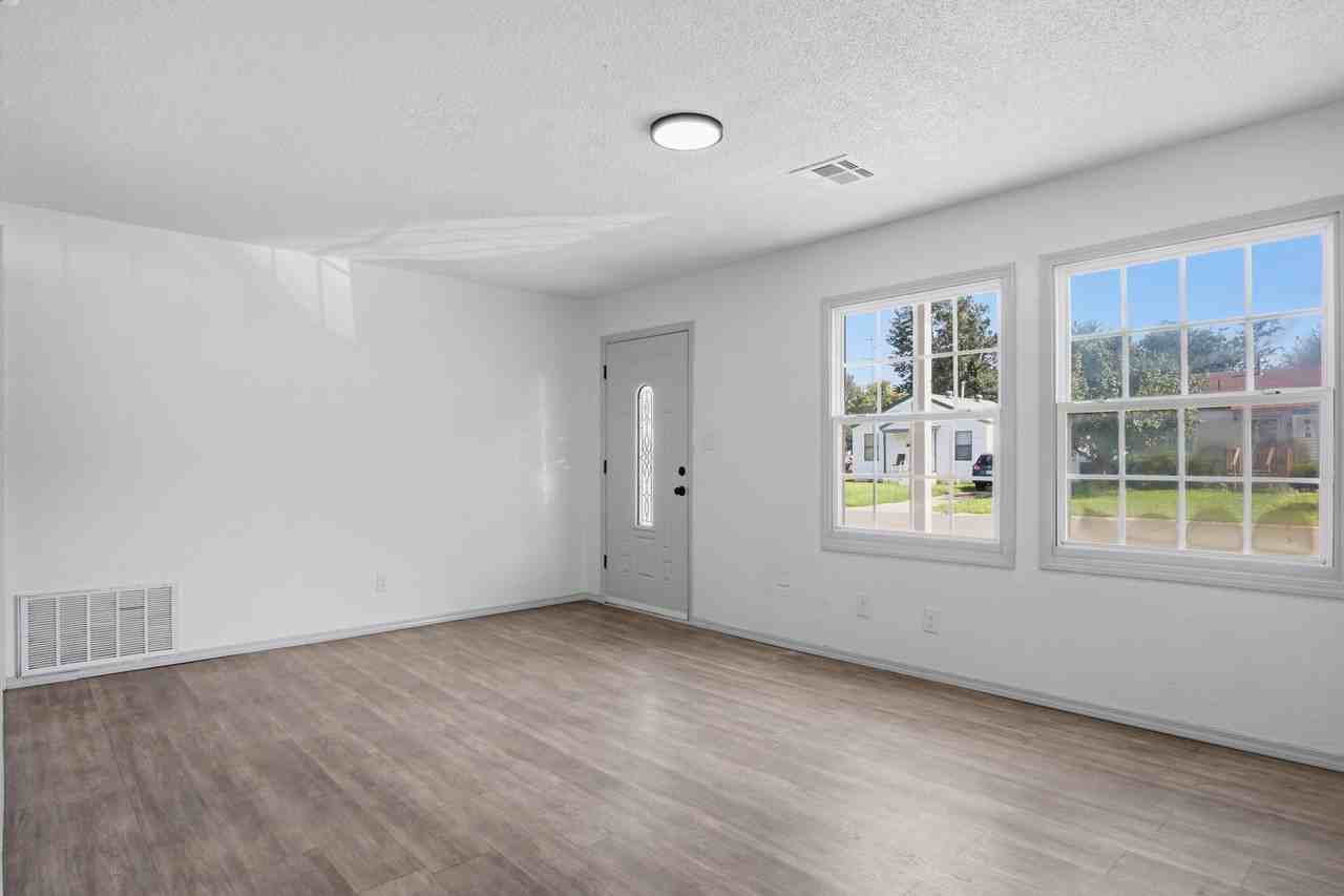 549 E Ercoupe Dr #1 - Photo 3 of 33