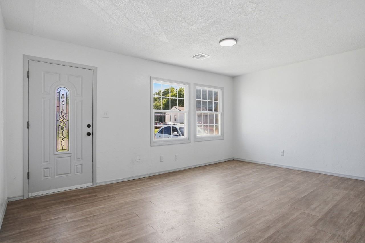 549 E Ercoupe Dr #1 - Photo 5 of 33