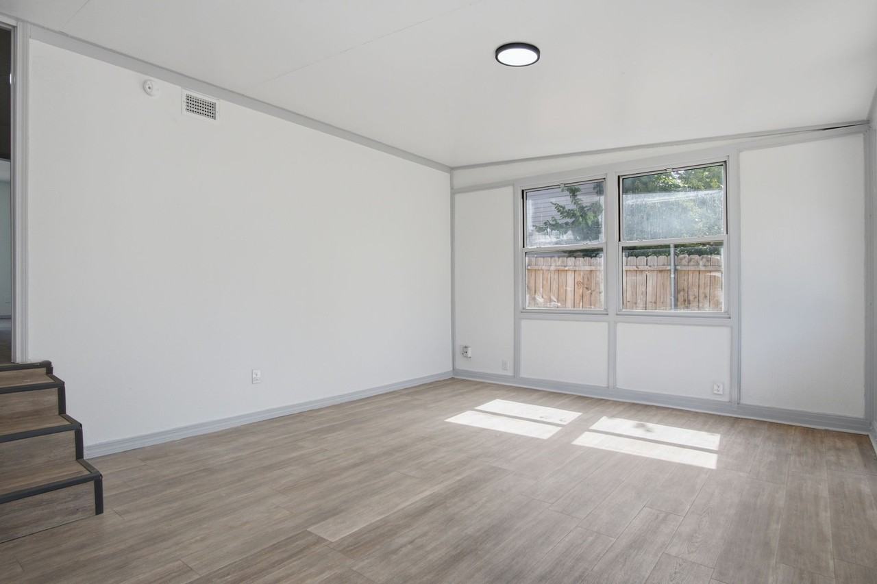 549 E Ercoupe Dr #1 - Photo 6 of 33