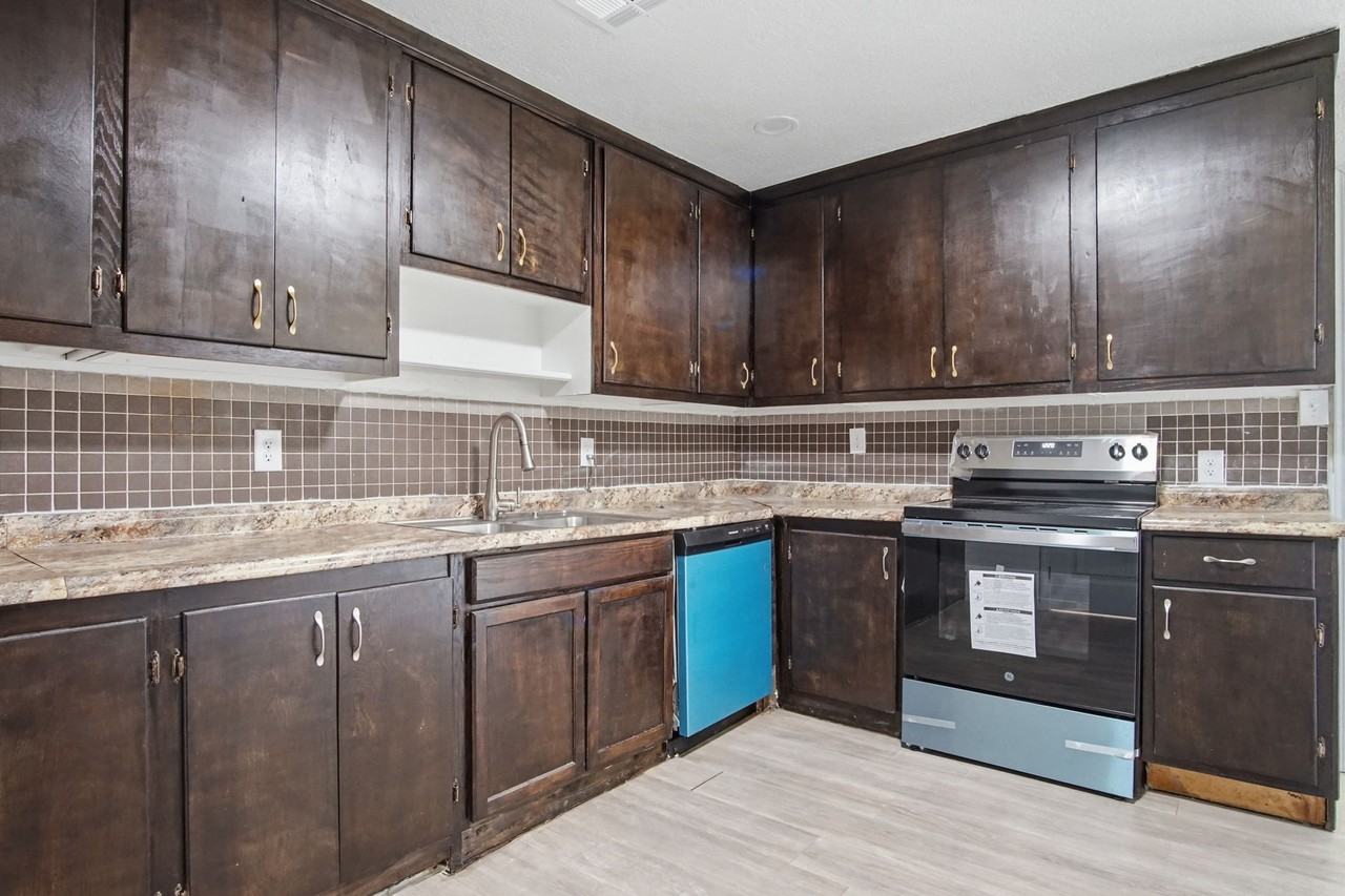 549 E Ercoupe Dr #1 - Photo 7 of 33
