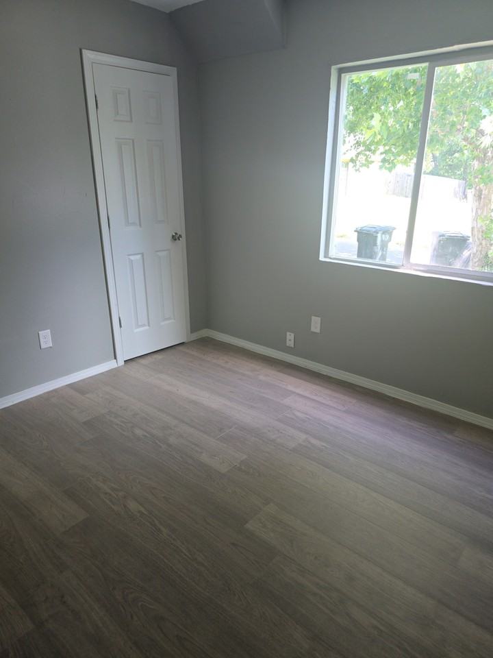 1209 N 10th St #1 - Photo 3 of 5