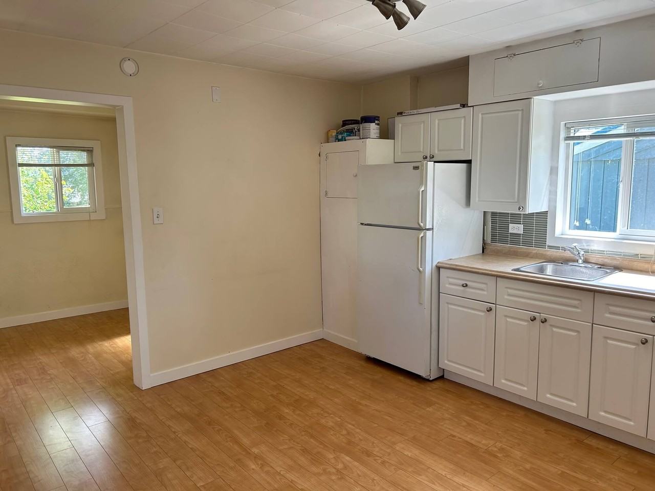 4652 Western Rd #SFH - Photo 6 of 9