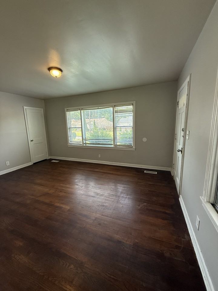 1744 Lincoln Pl Sw #1 - Photo 3 of 17