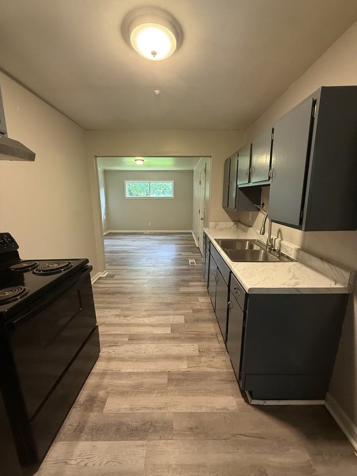 1744 Lincoln Pl Sw #1 - Photo 4 of 17