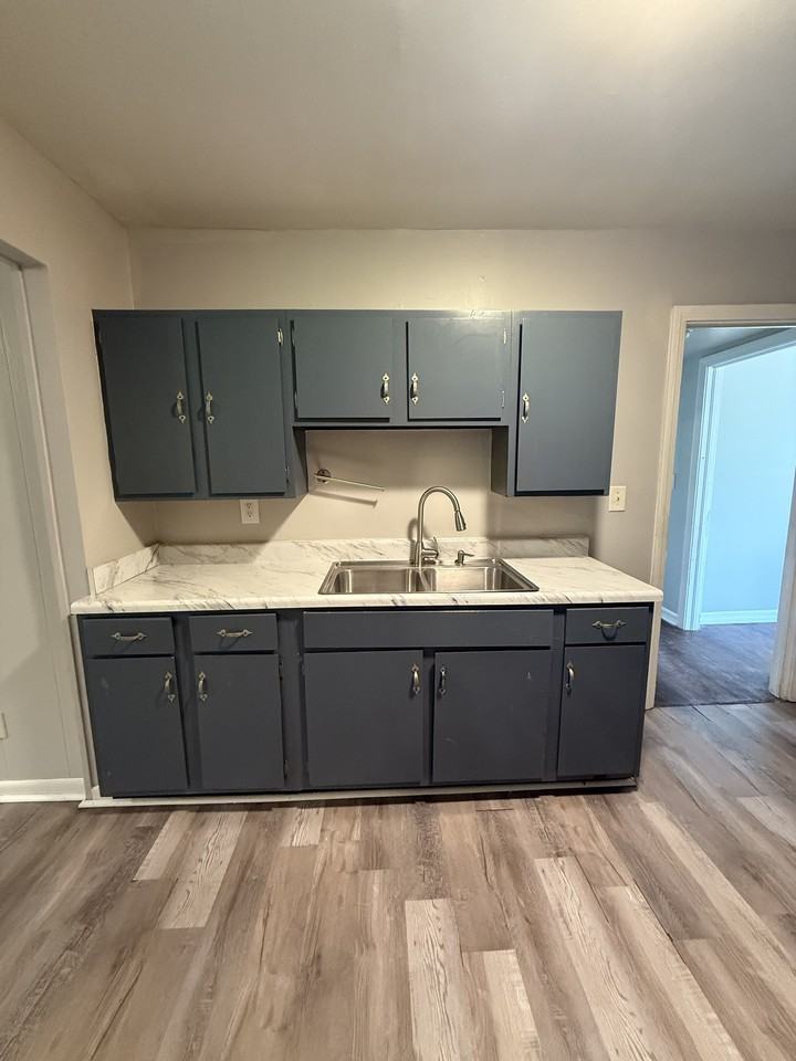 1744 Lincoln Pl Sw #1 - Photo 5 of 17