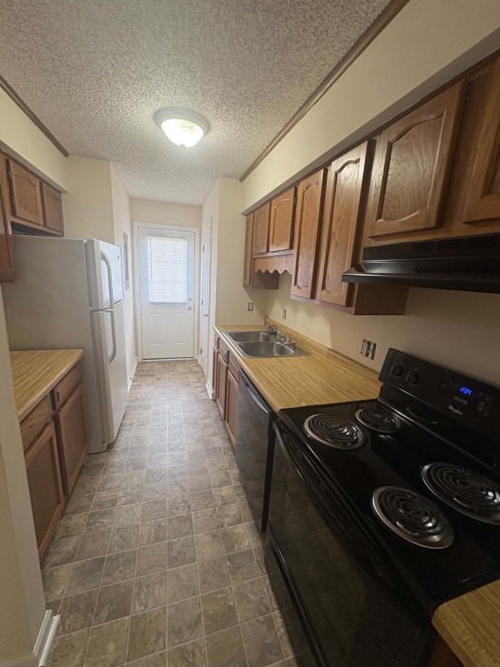 1710 Oshea St #C - Photo 4 of 18