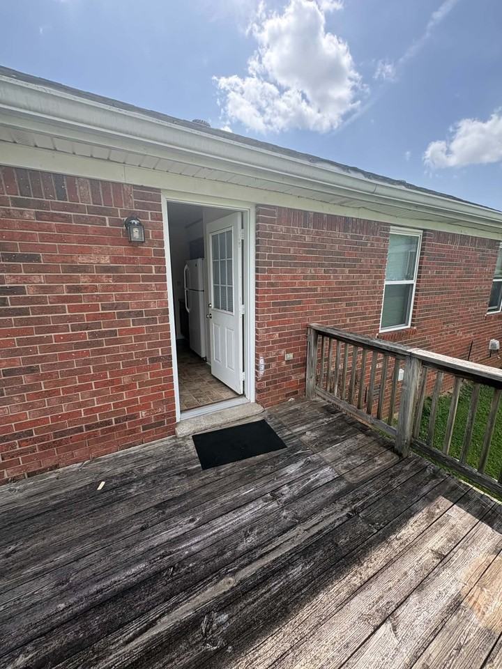 1710 Oshea St #C - Photo 5 of 18