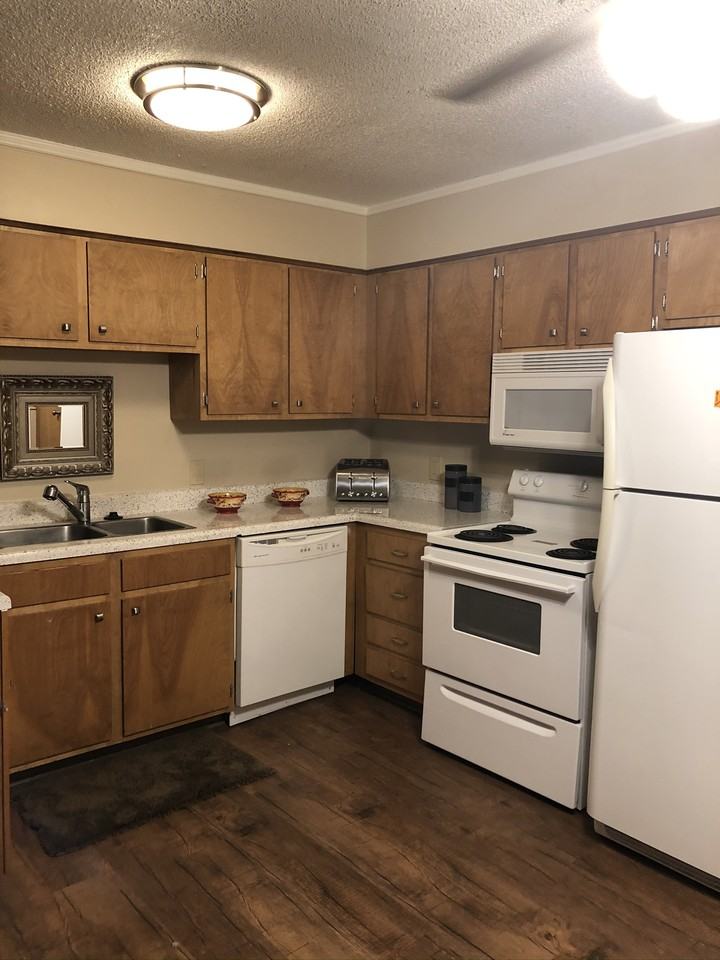 609 Sherwood DrApt B #609B - Photo 2 of 10