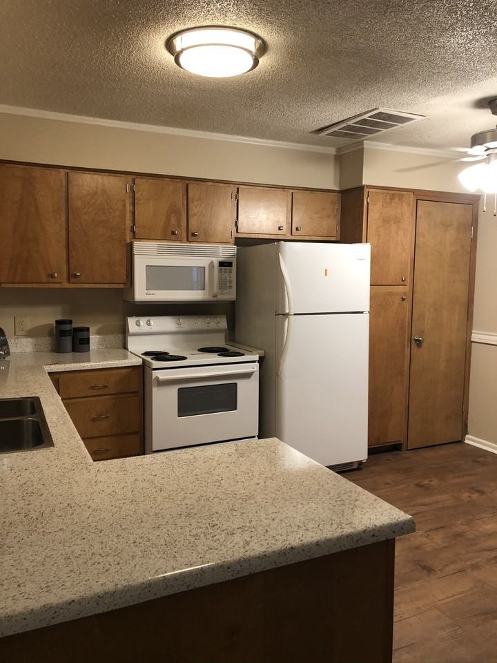 609 Sherwood DrApt B #609B - Photo 3 of 10