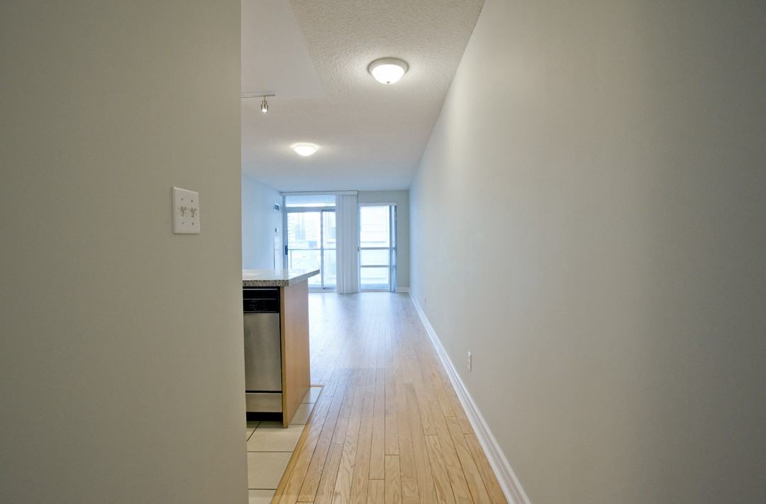 16 Harrison Garden Blvd - Photo 4 of 15