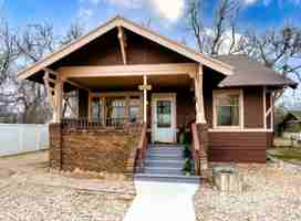 featured image of 1811 6th Ave