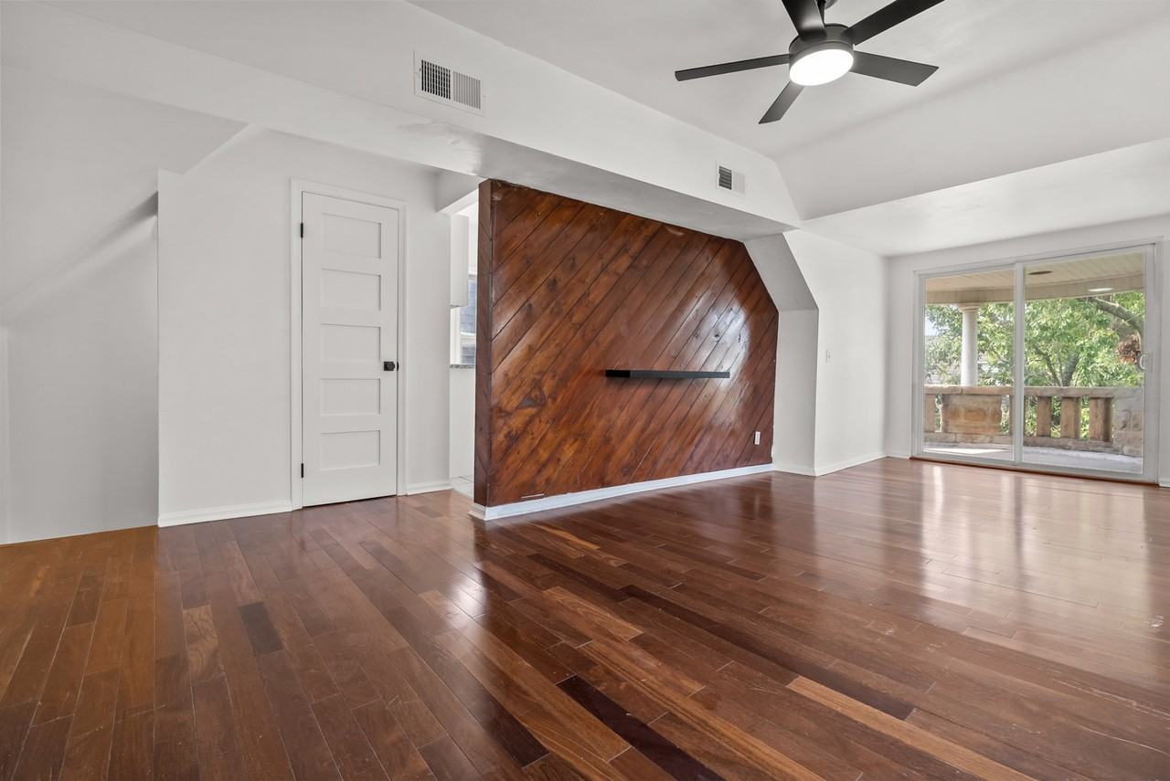 346 Fairfax Ave #3 - Photo 3 of 12