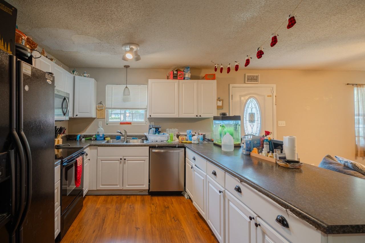 801 Wildwood Dr #1 - Photo 3 of 5