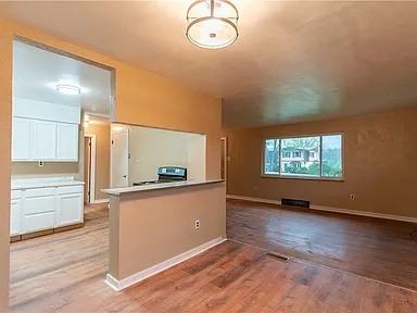 194 Woodridge Dr #1 - Photo 3 of 11