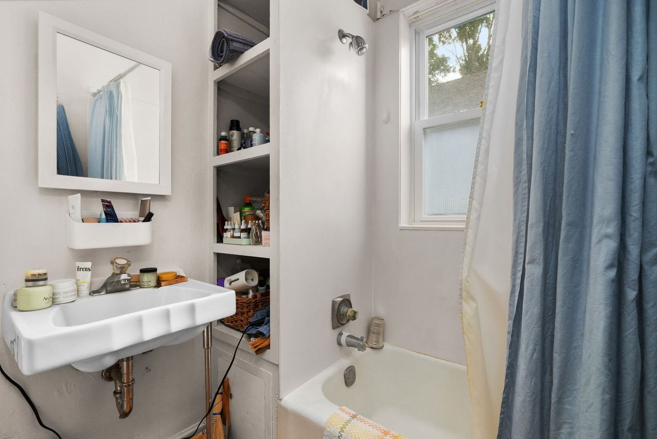 611 S Baldwin St #611 - Photo 7 of 15