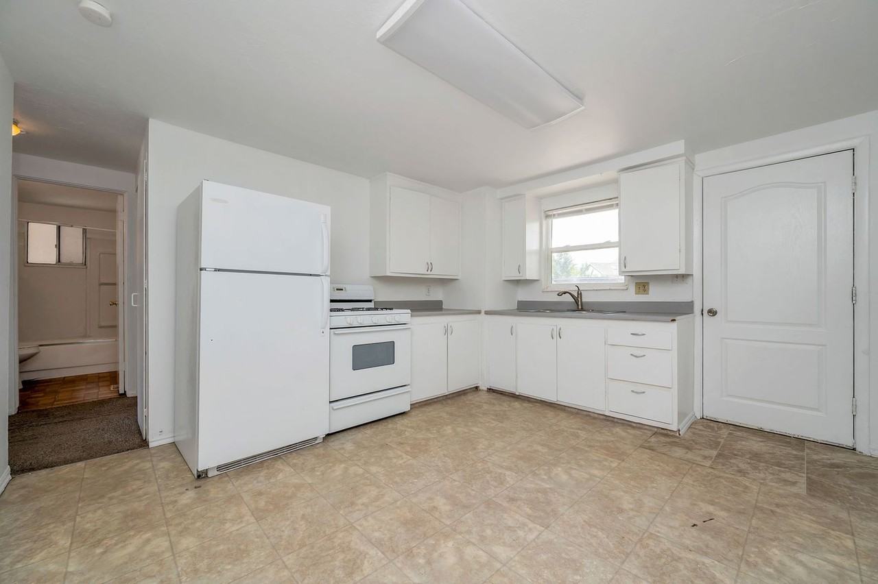 8228 S 1750 W - Photo 4 of 17