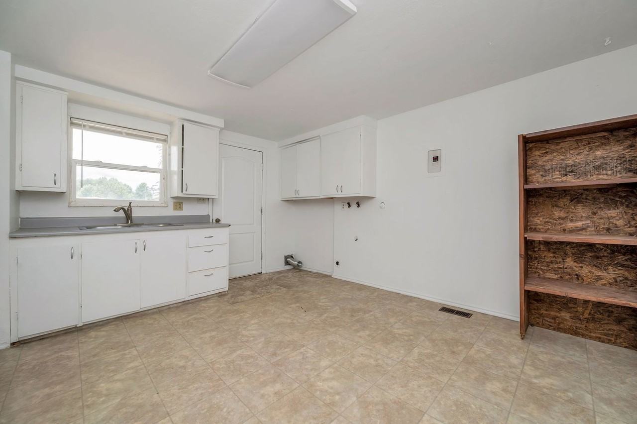 8228 S 1750 W - Photo 5 of 17