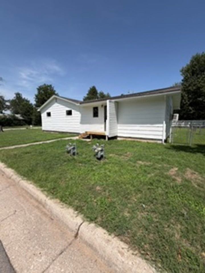 3348 Sw 23rd St - Photo 5 of 18